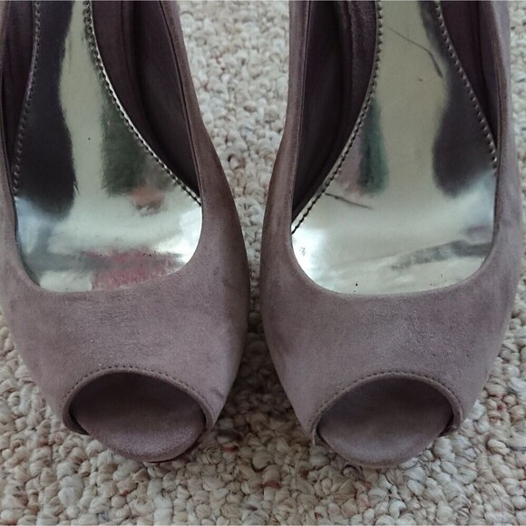 Gucci gray suede heels with buckle strap size 37.5 - Picture 5 of 9